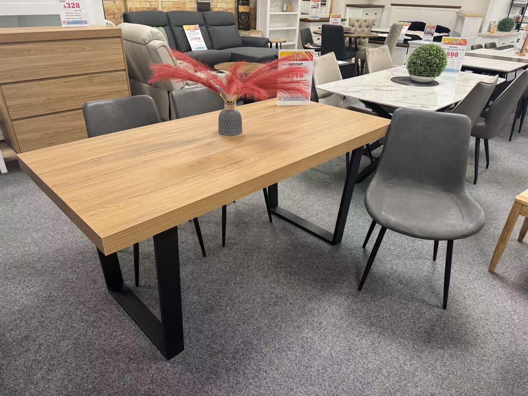 Bright Dining Table 1.6