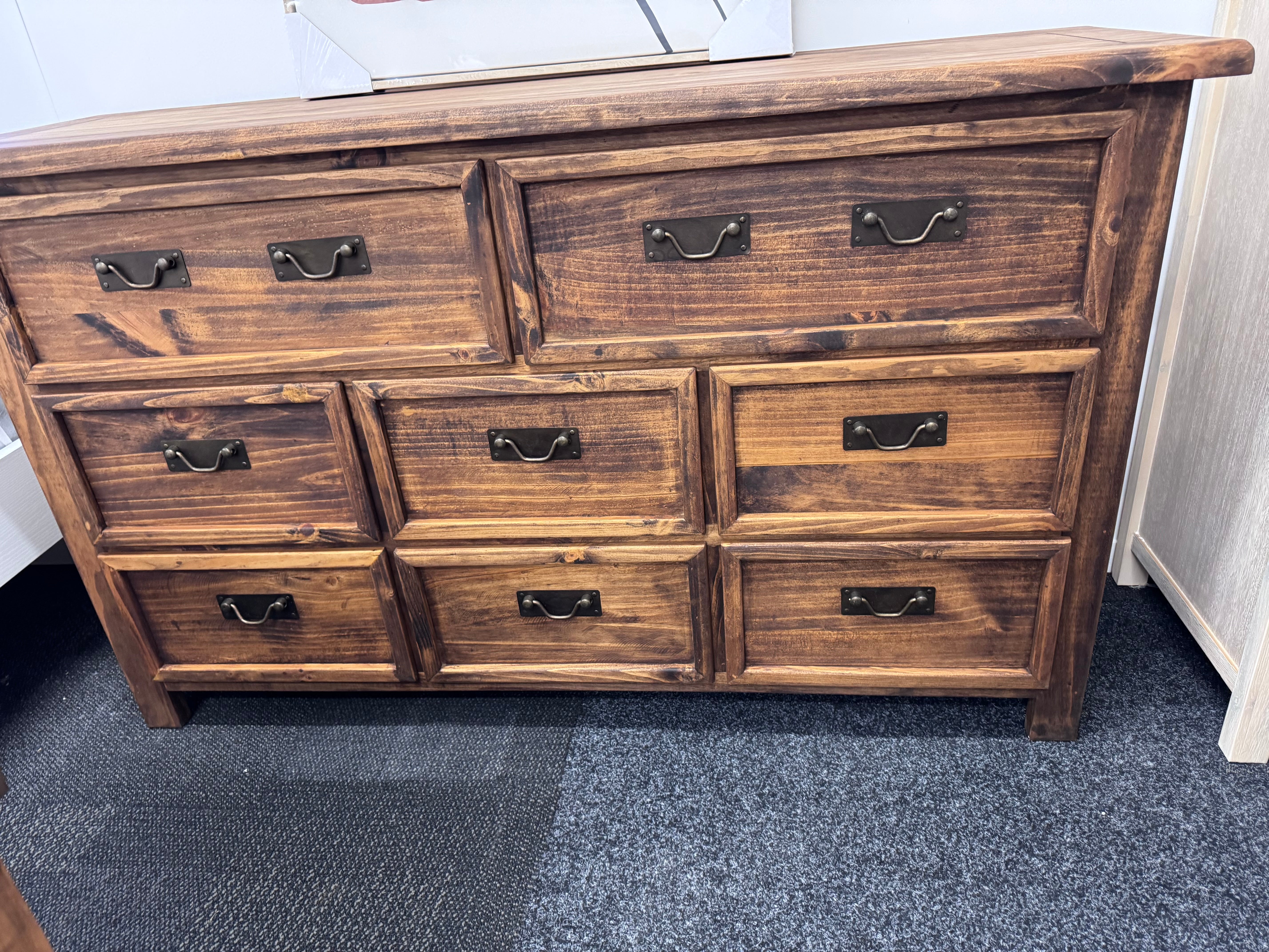 Ardemore 8 Drw Lowboy