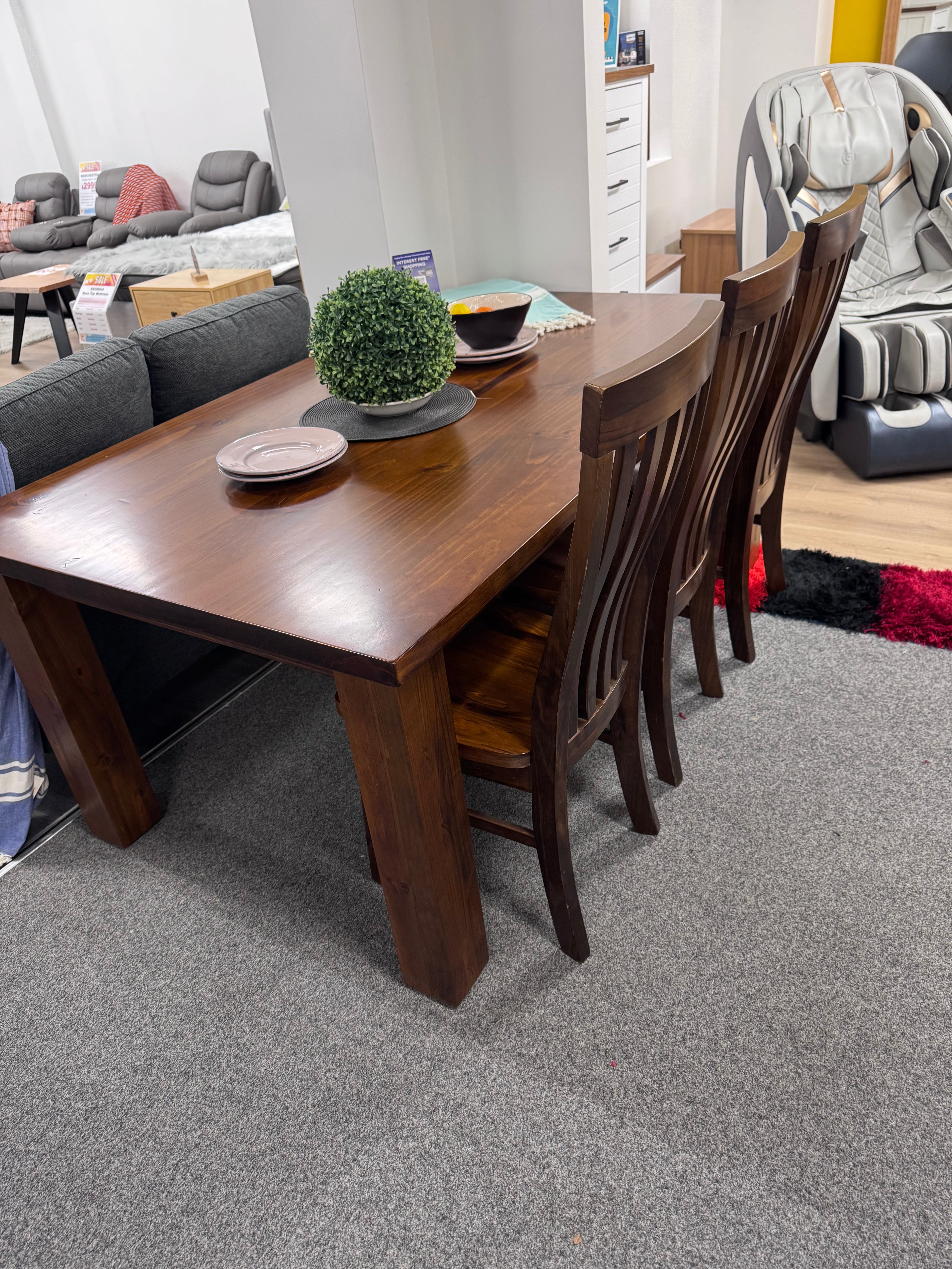 Victoria 7 pc Dining Package